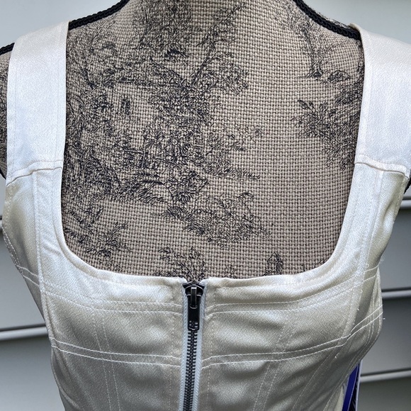 FUTURE COLLECTIVE Kahlana
Barfield Brown Women's Zip-Front
Bustier - Picture 7 of 7